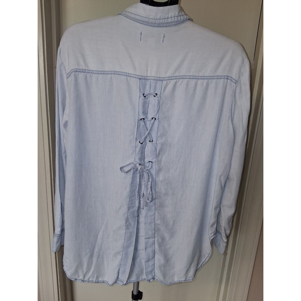 Women's Knox Rose Light Wash Chambray Button-Front w/ Lace Trim & Lace-Up Back L - Picture 5 of 9